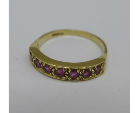 A 9ct gold and ruby ring, 2.5g, R