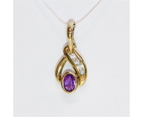 Anhänger, 8 kt. Gelbgold, mit weißen Steinen und 1 ovalen Amethyst, ca 1 g, l 2,3 cm