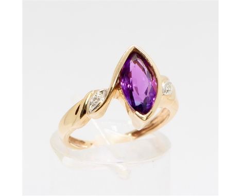 Damenring, 14 kt. Gelbgold, mit 1 Amethyst und kleinen Brillanten, ca 4 g, RM 54