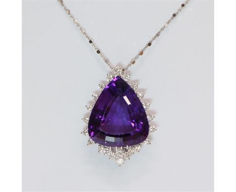 Anhänger, 18 kt. Weißgold, 1 großer Amethyst, Tropfenform, besetzt mit ca 23 Brillanten, zus ca. 0,50 ct., weiß, si, an Kettc