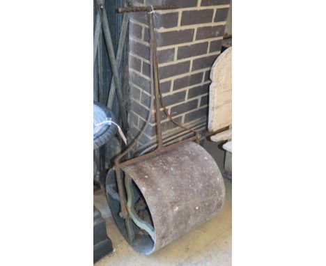 A Victorian cast iron garden roller, c.1840, W.46cm