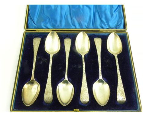 A SET OF SIX GEORGE III SILVER BRIGHT CUT TEA SPOONS, LONDON 1812, 2OZS 10DWTS