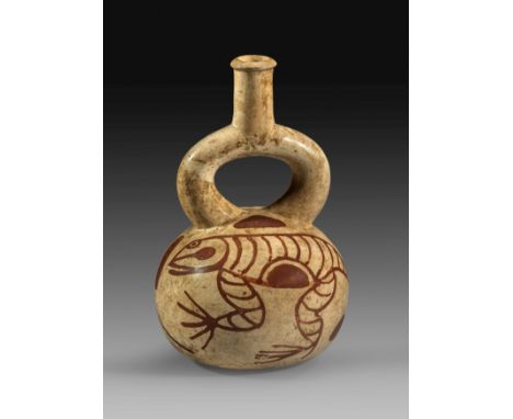 Kleines Steigbügelgefäß mit Eidechsen. Moche, mittlere Periode, ca. 200 - 500 n. Chr. H 18,8cm. Ton mit beigem Überzug, Bemal