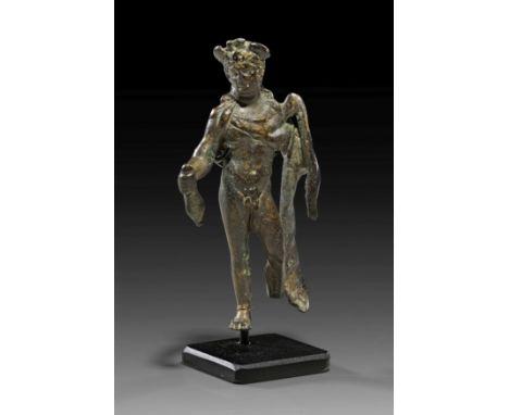 Hermes. Römisch, 1. - 3. Jh. n. Chr. H 7,8cm. Vollguss. Hermes mit Geldbeutel und Caduceus. Die Figur ist bis auf ein um die 