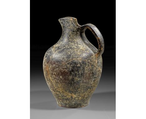 Faliskische Schnabelkanne. 7. - 5. Jh. v. Chr. H 23,6cm. Brauner Ton mit schwarzbraunem Überzug. Aus großen Fragmenten zusamm