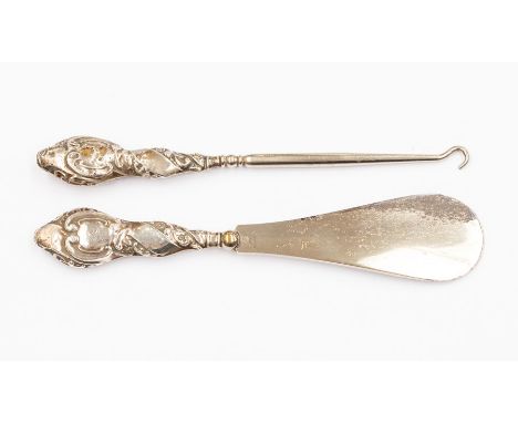 Victorian silver shoe horn and matching button hook (2)CR: poor 