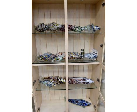 &nbsp;Large collection of 16 Murano fish figures and a further Murano glass vase (17)