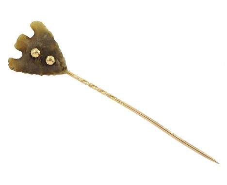 Victorian 15ct gold archaeologist's specimen stick pin mounted with a flint arrowhead, engraved verso J.B.N and dated Aug. (1