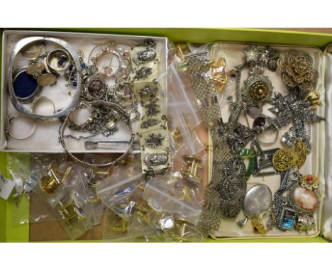 Jewellery - a silver bangle; other silver and silver gilt jewellery; filigree bracelet; cuff links; rings; quantity