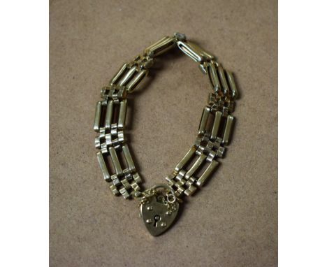 A 9ct gold gate link bracelet, padlock clasp, 20g gross