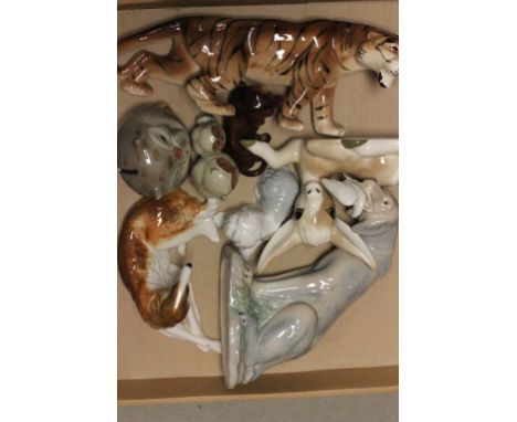 Tray of mixed ceramic animals to include a Szeiler deer