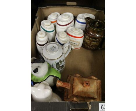 Vintage Wade ceramic drinks barrels, novelty ceramic teapots etc