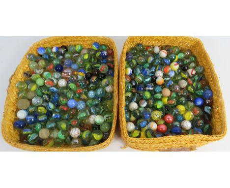 Large selection of vintage and modern marbles, see pics.