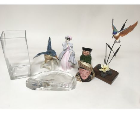 A small collection of ceramic and glassware including a boxed Mats Jonasson decorative glass crystal featuring Polar Bears, a