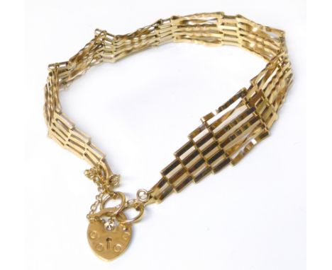 9ct gold gate bracelet Condition reports are not available for Interiors Sales.