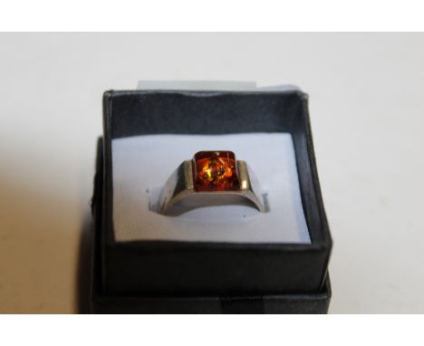 A Sterling silver ring with cube set amber, size M/N