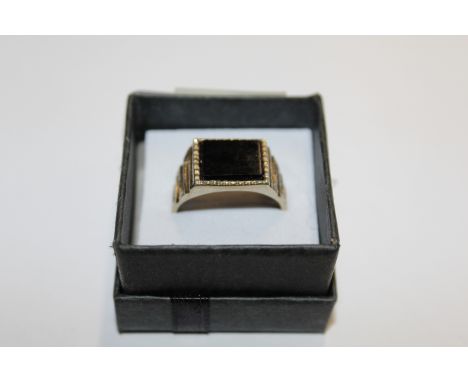A Hallmarked 22ct gold on silver signet ring, size T/U, 5.6gms 