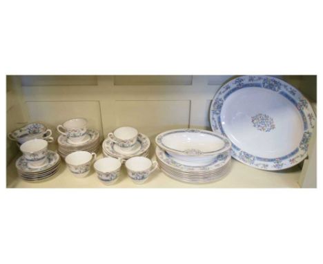Royal Worcester Mayfield pattern dinner ware