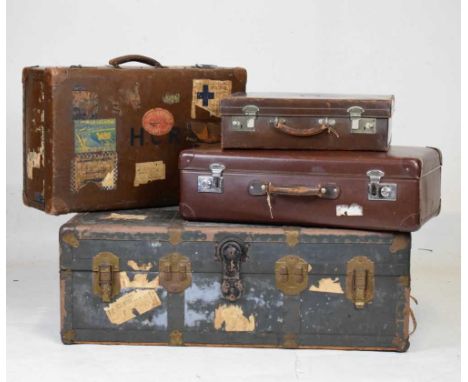 Three vintage suitcases, two 66cm wide, and a trunk, 94cm wide, (4)