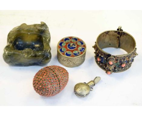Spinach jade ashtray decorated with a dragon, Tibetan egg and three pieces of Middle Eastern jewellery