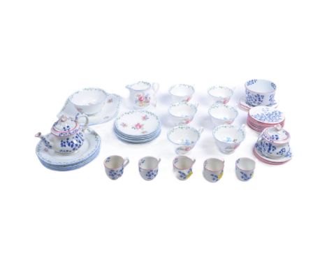 An early 20th century Shelley part tea service in chintz repeating pattern Rd No. 771299. The service comprising tea cups, su