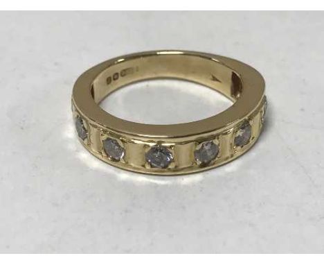 18ct half eternity ring with eight stones 5.2 grams