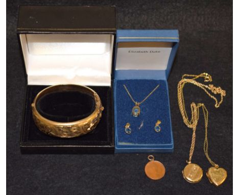 A 9ct gold circular locket pendant, 7.1g gross;  another rolled gold, 4.1g;  a 9ct rose gold mounted Queen Alexandra and king