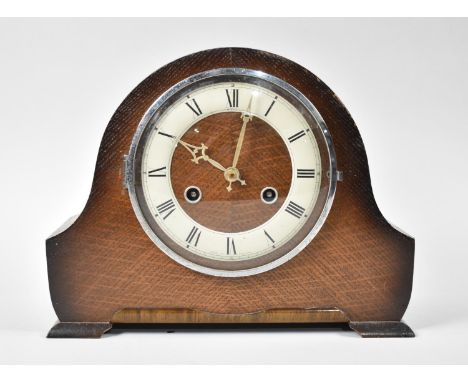 A Mid 20th Century Oak Mantle Clock, 29cm wide 