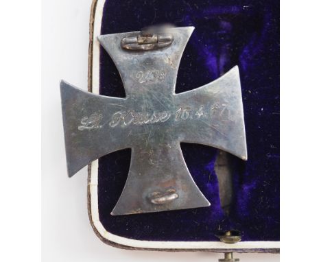 Preussen: Eisernes Kreuz, 1914, 1. Klasse, im Etui - U 38.Geschwärzter Eisenkern, dreifach gebrochen, silberne Zarge, rücksei