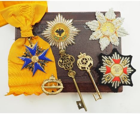 Deutsches Reich: Lot Auszeichnungen.1.) Preussen: Orden vom Schwarzen Adler Kleinod an Schärpe, 2.) ebenso, gestickter Brusts