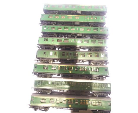 Eight Hornby, Lima and Bachmann green coaches. P&amp;P Group 2 (£18+VAT for the first lot and £3+VAT for subsequent lots) 