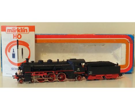 Marklin H0 3-rail AC Analogue 3093 DB Class 18 steam loco with tender, heavy metal, model made in 1970s.  Very good condition