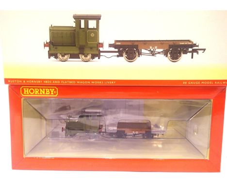 Hornby R3704 Ruston 48DS and flatbed wagon R&H Works Livery. P&P Group 1 (£14+VAT for the first lot and £1+VAT for subsequent