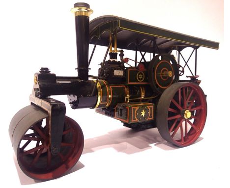 Bandai kit built model of steam road roller, approximate L: 30 cm. P&P Group 3 (£25+VAT for the first lot and £5+VAT for subs
