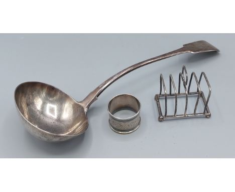 A George IV silver ladle, London 1828, makers mark WE, together with a silver toast rack and a silver napkin ring, 10ozs 