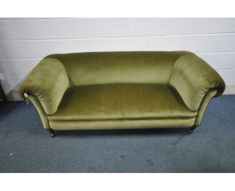 A GREEN UPHOLSTERED CHESTERFIELD STYLE SOFA, length 185cm x depth 81cm x height 70cm (condition report: overall good conditio