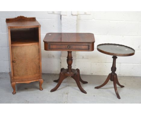A flame mahogany oval lamp table on tripod supports (af), approx height 55cm, a mid-20th century flame walnut bedside cabinet