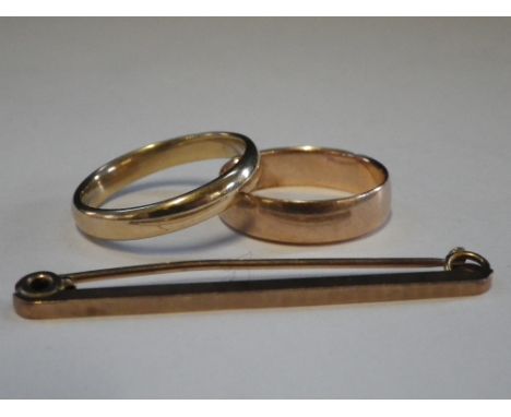 TWO 9CT YELLOW GOLD WEDDING BANDS and a tie-pin, circa 8gms