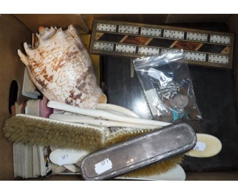 AN INLAID WOODEN CRIBBAGE BOARD, a Japanese lacquered box, playing cards and sundries