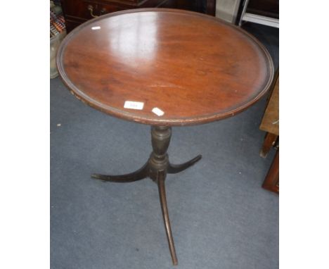 AN EARLY 19TH CENTURY TRIPOD OCCASIONAL TABLE with downswept legs and dished top, 22" dia