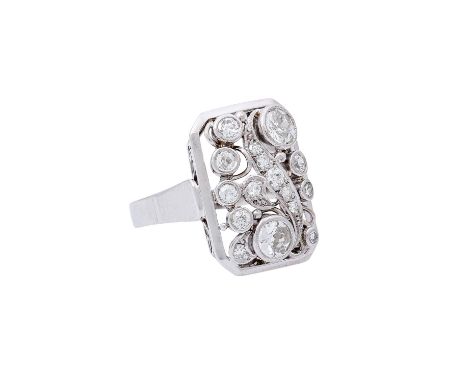 Ring mit Diamanten von zus. ca. 1,2 ct, ca. LGW-GW (I-K)/VS-SI davon 2 Steine von ca. 0,35 ct, Alt- und Achtkantschliff, WG 1