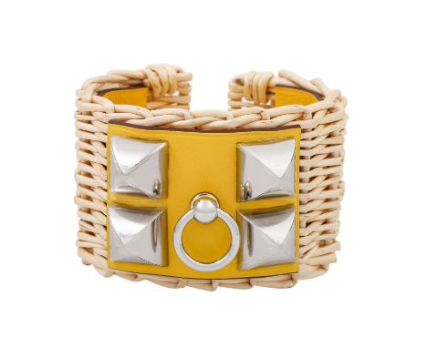 HERMÈS Armreif "Médor Picnic" gelb, NP: 1.050 €, Bastarmreif, Innenumfang ca. 14 cm, innen Leder, außen mit vergoldeten Eleme