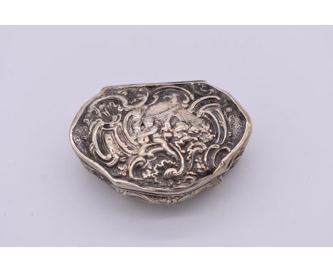 A Dutch white metal repousse snuff box, 6cm wide. 