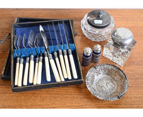 An Edwardian pierced and embossed silver bonbon basket with swing loop handle, Birmingham 1904, to/w a blue glass salt and pe