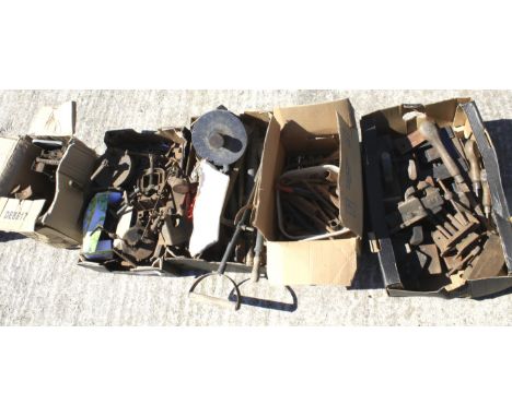 A quantity of auto jumble and related items. To include tools, vices, etc 