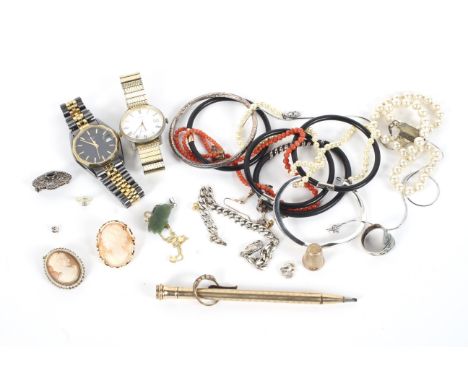 An assortment of jewellery. To include a small 18ct gold bracelet, 2.2g, silver curb link bracelet, silver bangle, Montine au