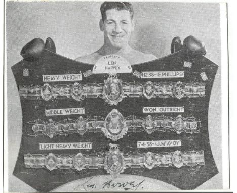 Boxing Len Harvey 7x6 signed b/w photo. Len Harvey, 11 July 1907 - 28 November 1976  was a Cornish boxer. A great defensive b