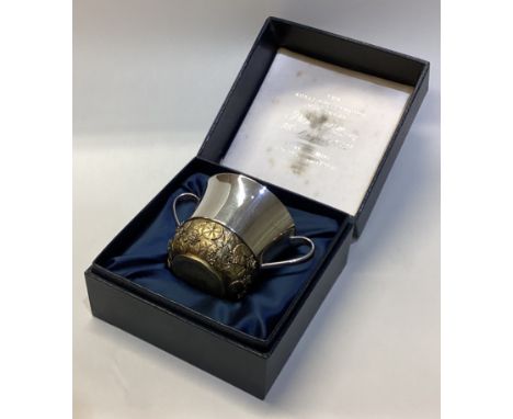 STUART DEVLIN: A good cased silver commemorative porringer. London. Approx. 150 grams. Est. £200 - £300.