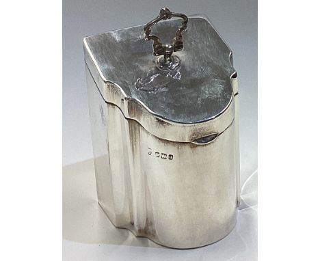 A heavy silver hinged top tea caddy in the Georgian style. Sheffield. Approx. 144 grams. Est. £80 - £120.