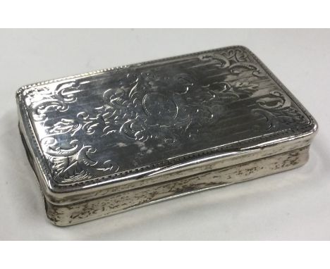 A 19th Century French silver snuff box. Marked to either side. Approx. 61 grams. Est. £60 - £80.